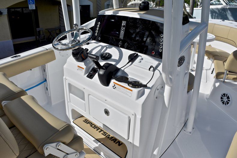 Thumbnail 25 for New 2018 Sportsman Heritage 231 Center Console boat for sale in Miami, FL