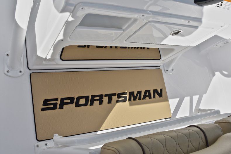 Thumbnail 33 for New 2018 Sportsman Heritage 231 Center Console boat for sale in Miami, FL