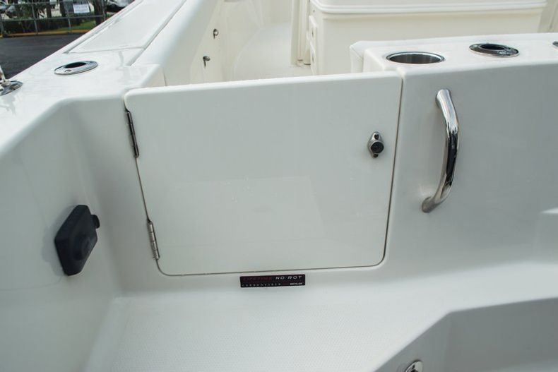 Thumbnail 10 for New 2015 Sailfish 320 CC Center Console boat for sale in West Palm Beach, FL