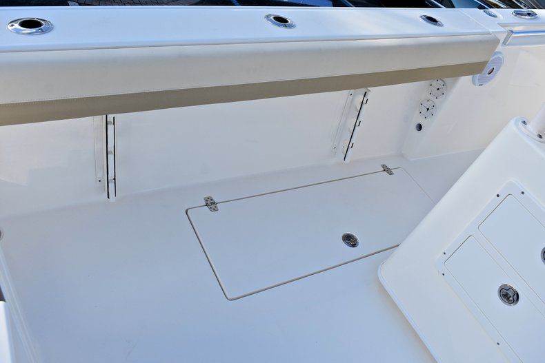 Thumbnail 17 for New 2018 Cobia 277 Center Console boat for sale in West Palm Beach, FL