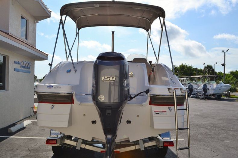 Thumbnail 4 for New 2014 Hurricane SunDeck Sport SS 220 OB boat for sale in Miami, FL