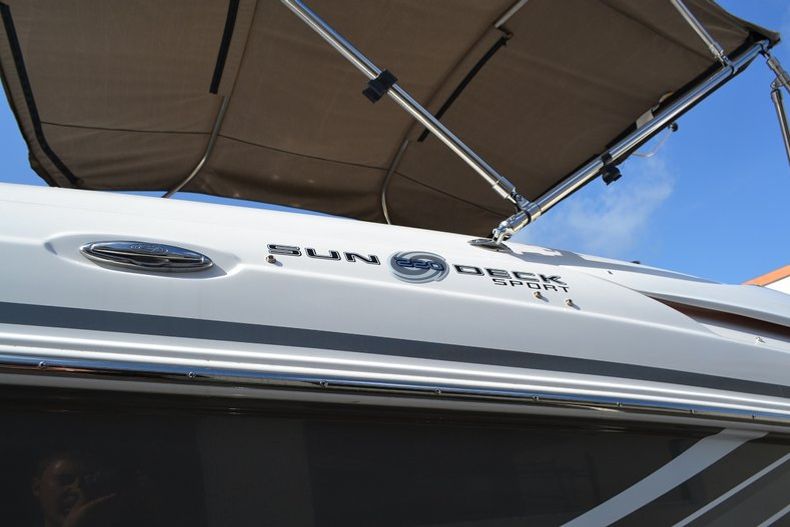 Thumbnail 5 for New 2014 Hurricane SunDeck Sport SS 220 OB boat for sale in Miami, FL