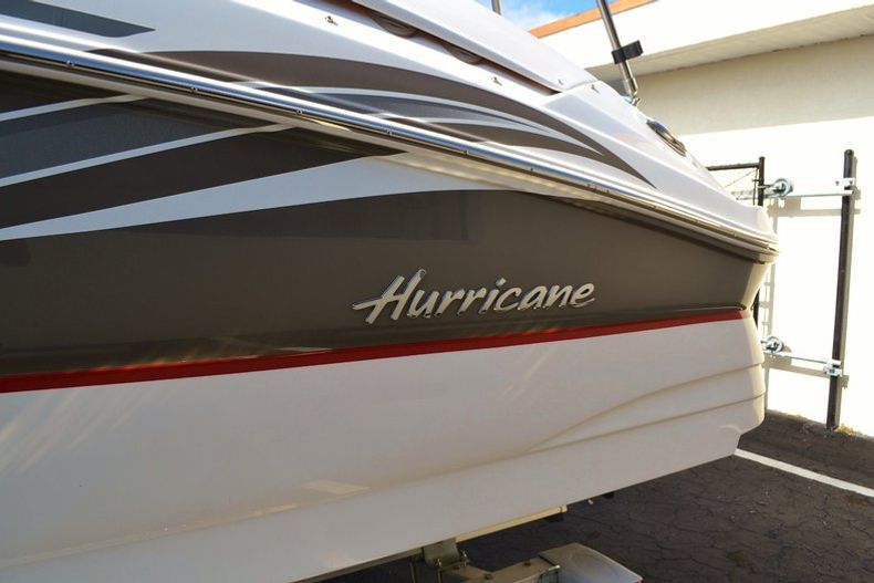 Thumbnail 8 for New 2014 Hurricane SunDeck Sport SS 220 OB boat for sale in Miami, FL