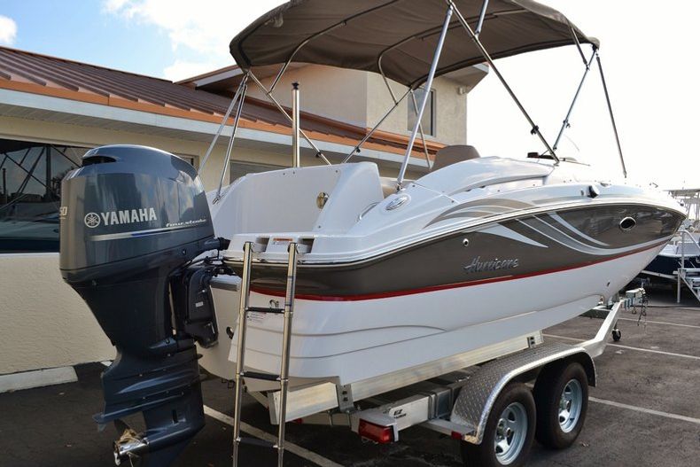 Thumbnail 7 for New 2014 Hurricane SunDeck Sport SS 220 OB boat for sale in Miami, FL