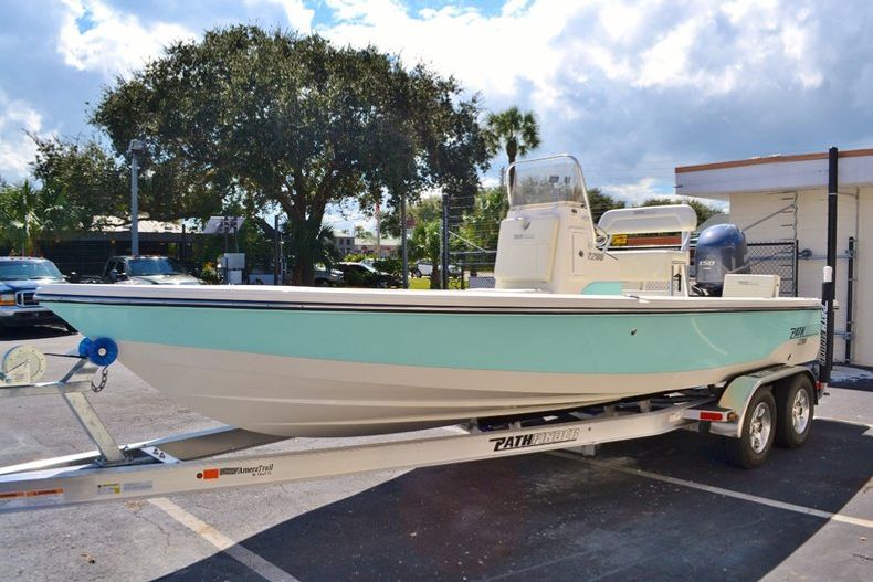 Thumbnail 3 for New 2016 Pathfinder 2200 TRS Bay Boat boat for sale in Vero Beach, FL