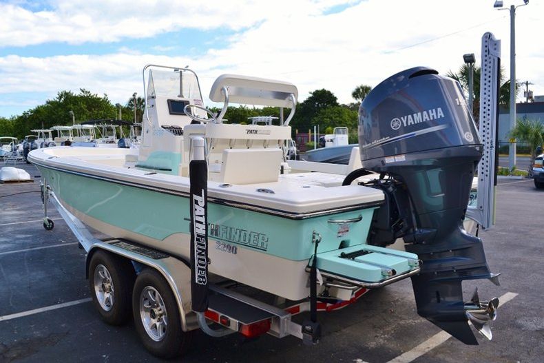 Thumbnail 4 for New 2016 Pathfinder 2200 TRS Bay Boat boat for sale in Vero Beach, FL