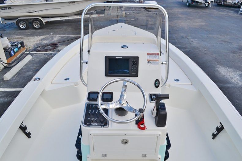 Thumbnail 11 for New 2016 Pathfinder 2200 TRS Bay Boat boat for sale in Vero Beach, FL