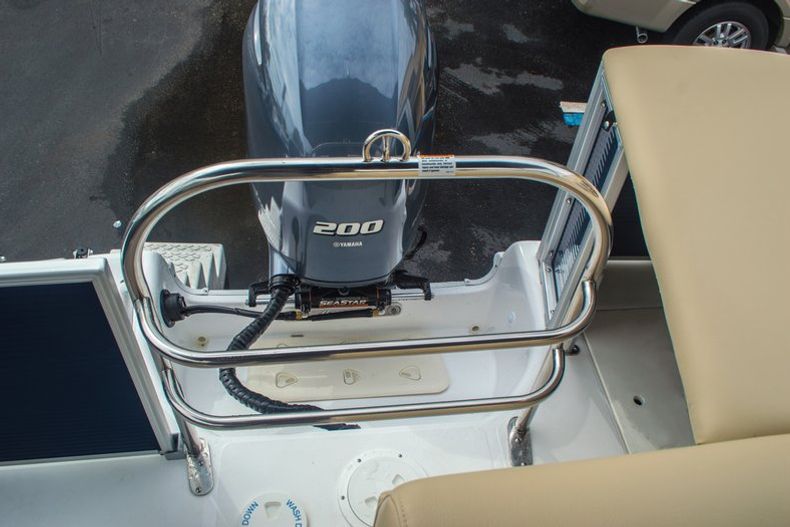Thumbnail 16 for New 2016 Hurricane FunDeck FD 236 OB boat for sale in Miami, FL
