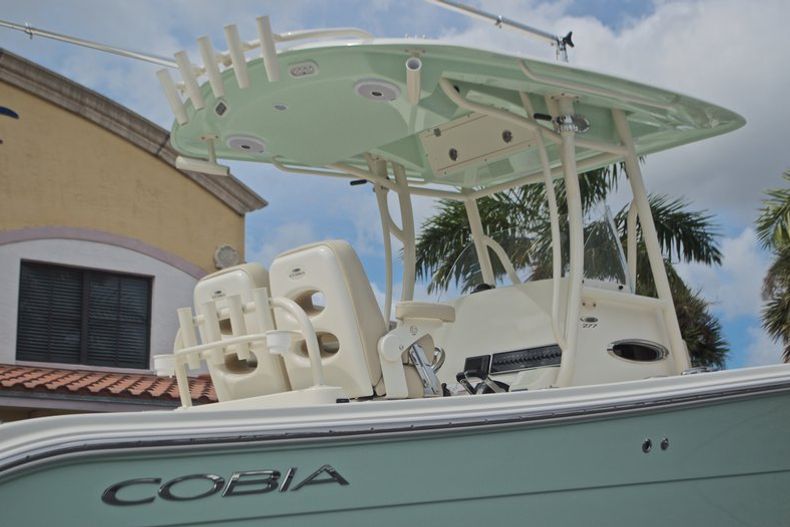 Thumbnail 7 for New 2017 Cobia 277 Center Console boat for sale in West Palm Beach, FL