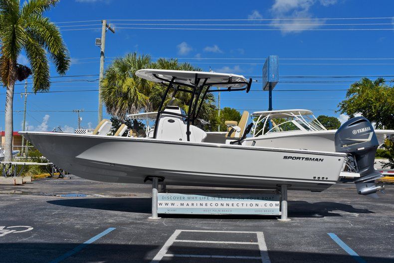Thumbnail 4 for New 2018 Sportsman Masters 267 Bay Boat boat for sale in Vero Beach, FL