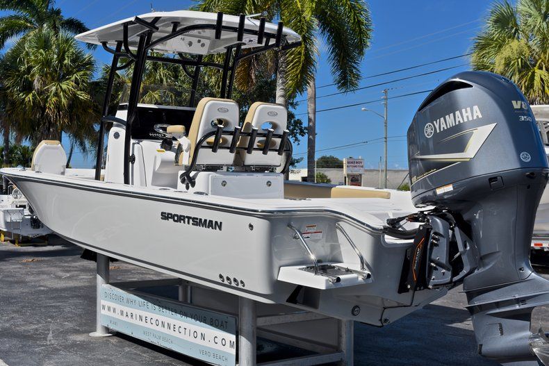 Thumbnail 6 for New 2018 Sportsman Masters 267 Bay Boat boat for sale in Vero Beach, FL
