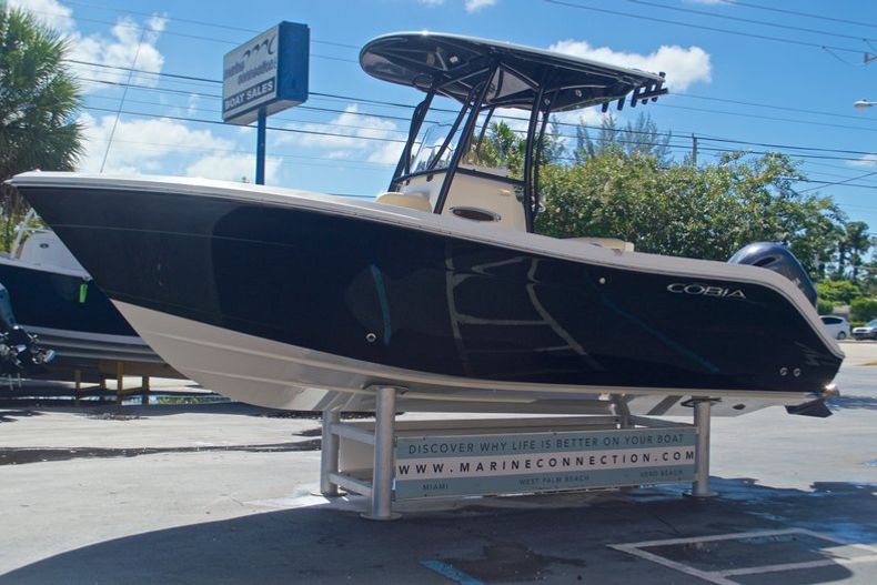 Thumbnail 4 for New 2017 Cobia 220 Center Console boat for sale in Vero Beach, FL