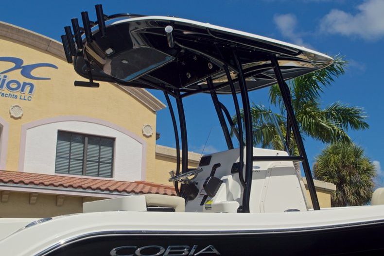 Thumbnail 9 for New 2017 Cobia 220 Center Console boat for sale in Vero Beach, FL