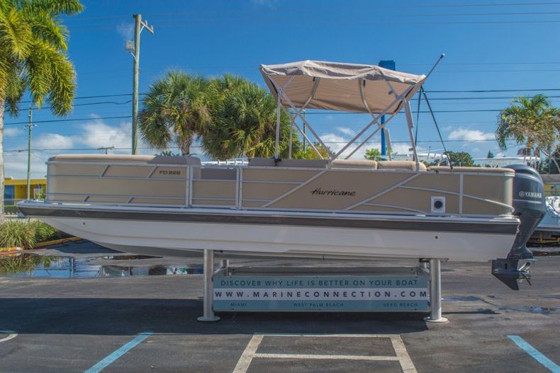 Thumbnail 4 for New 2016 Hurricane FunDeck FD 226 OB boat for sale in Vero Beach, FL