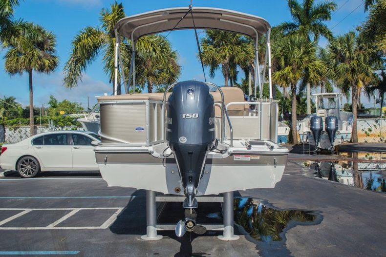 Thumbnail 6 for New 2016 Hurricane FunDeck FD 226 OB boat for sale in Vero Beach, FL