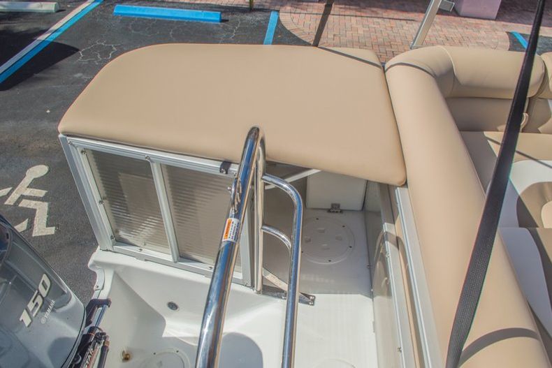 Thumbnail 11 for New 2016 Hurricane FunDeck FD 226 OB boat for sale in Vero Beach, FL