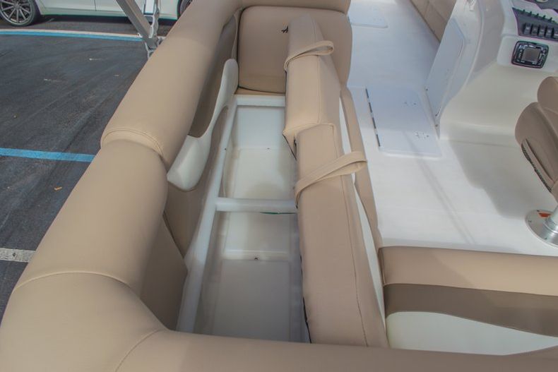 Thumbnail 21 for New 2016 Hurricane FunDeck FD 226 OB boat for sale in Vero Beach, FL