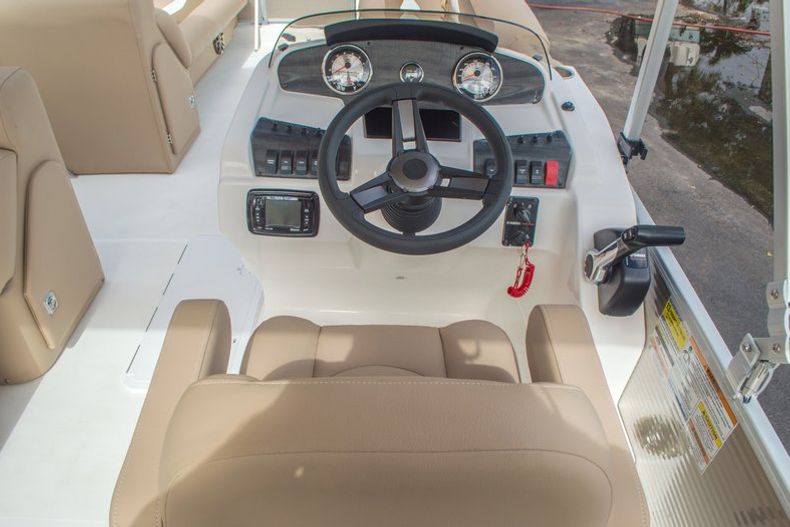 Thumbnail 28 for New 2016 Hurricane FunDeck FD 226 OB boat for sale in Vero Beach, FL
