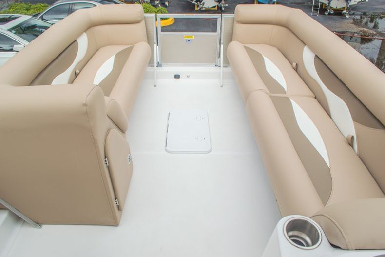 Thumbnail 42 for New 2016 Hurricane FunDeck FD 226 OB boat for sale in Vero Beach, FL