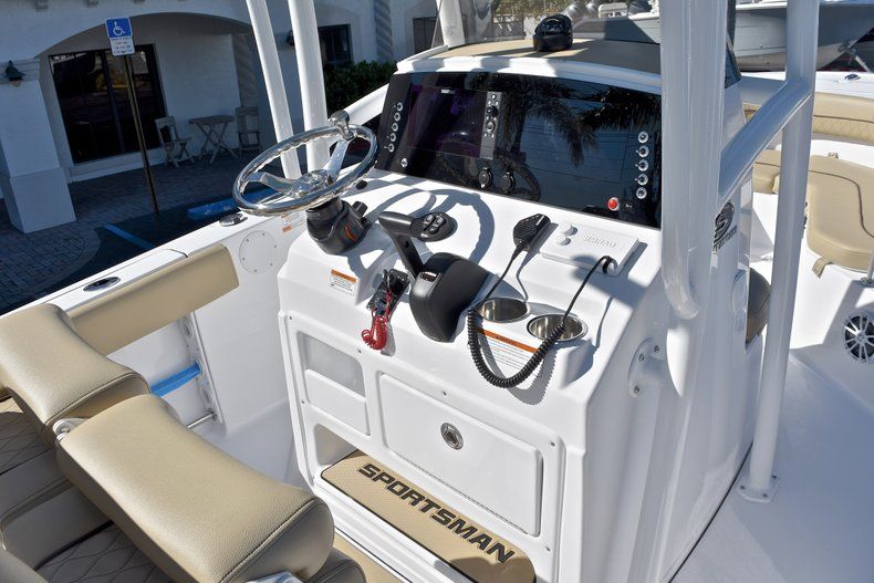 Thumbnail 27 for New 2018 Sportsman Heritage 211 Center Console boat for sale in Miami, FL