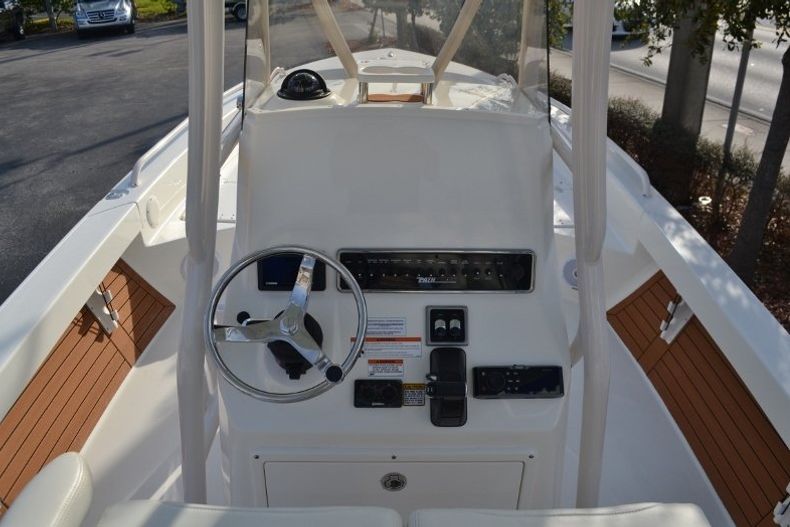 Thumbnail 11 for New 2018 Pathfinder 2600 TRS boat for sale in Vero Beach, FL