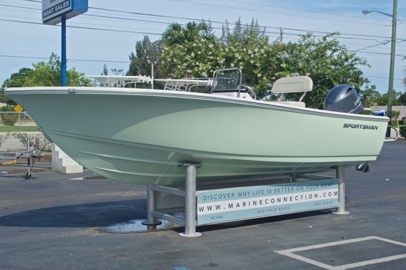 Thumbnail 3 for New 2017 Sportsman 19 Island Reef boat for sale in West Palm Beach, FL