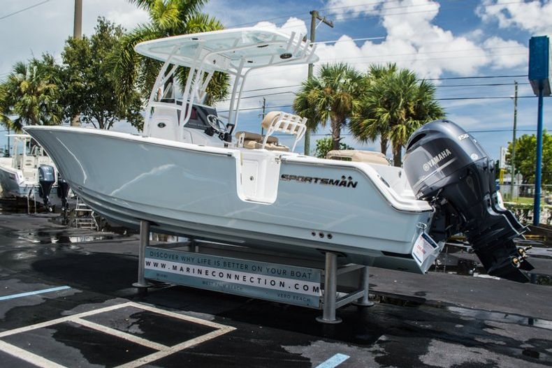 Thumbnail 6 for New 2016 Sportsman Open 252 Center Console boat for sale in West Palm Beach, FL