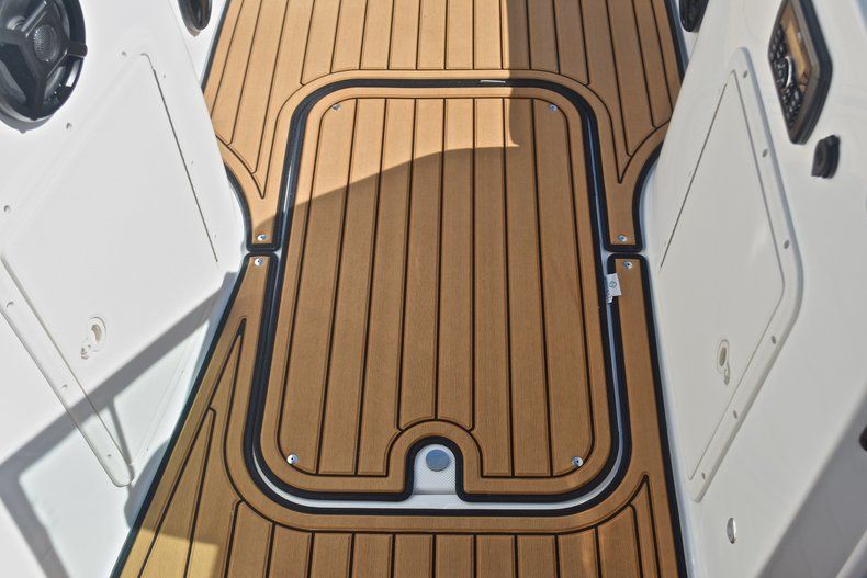 Thumbnail 35 for New 2017 Hurricane SunDeck SD 187 OB boat for sale in West Palm Beach, FL