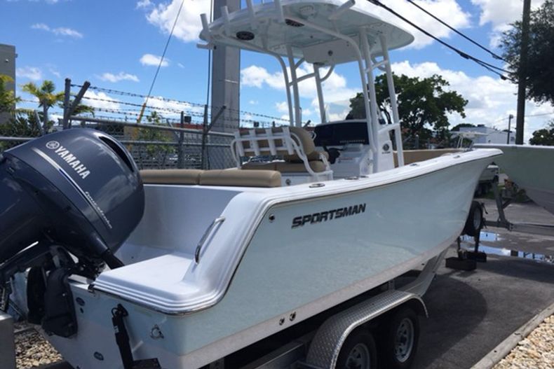 Thumbnail 1 for New 2016 Sportsman Heritage 231 Center Console boat for sale in Miami, FL