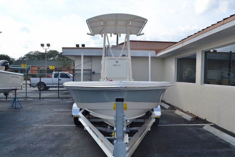 Thumbnail 2 for New 2016 Pathfinder 2200 TRS Bay Boat boat for sale in Vero Beach, FL