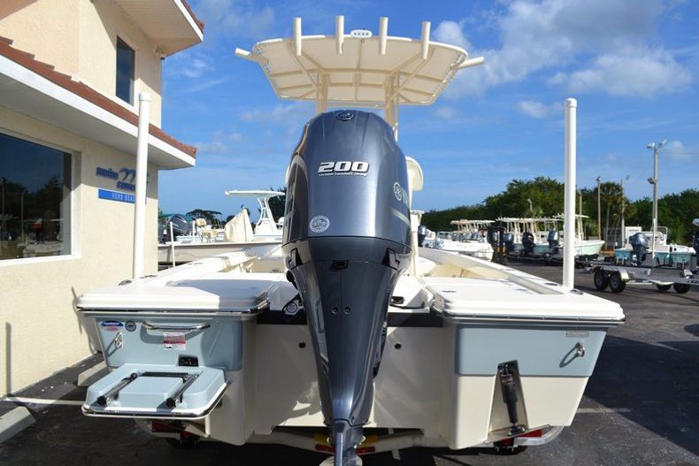 Thumbnail 5 for New 2016 Pathfinder 2200 TRS Bay Boat boat for sale in Vero Beach, FL