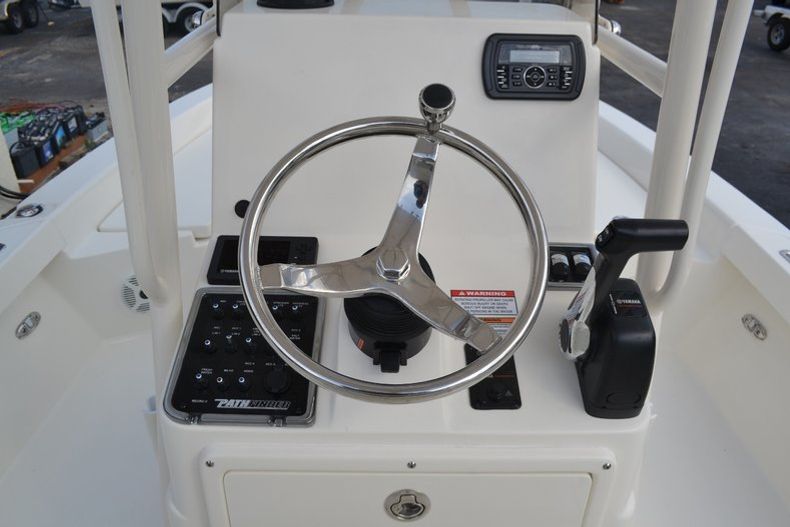 Thumbnail 11 for New 2016 Pathfinder 2200 TRS Bay Boat boat for sale in Vero Beach, FL