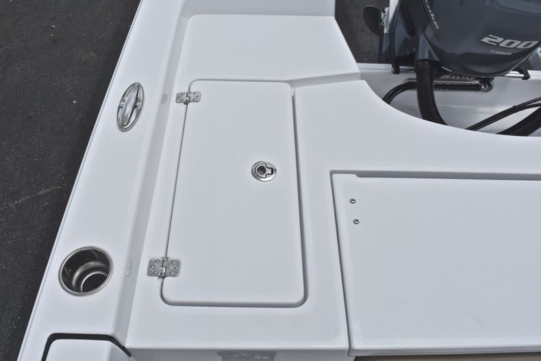Thumbnail 10 for New 2019 Sportsman Masters 227 Bay Boat boat for sale in Vero Beach, FL