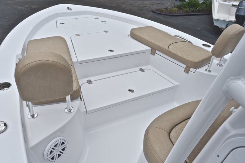 Thumbnail 41 for New 2019 Sportsman Masters 227 Bay Boat boat for sale in Vero Beach, FL