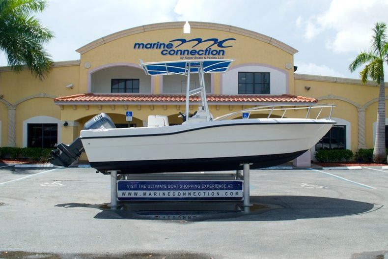 Used 2004 Key Largo 2000 CC Center Console boat for sale in Miami, FL