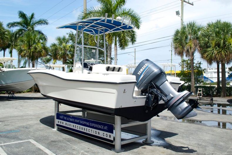 Thumbnail 7 for Used 2004 Key Largo 2000 CC Center Console boat for sale in Miami, FL