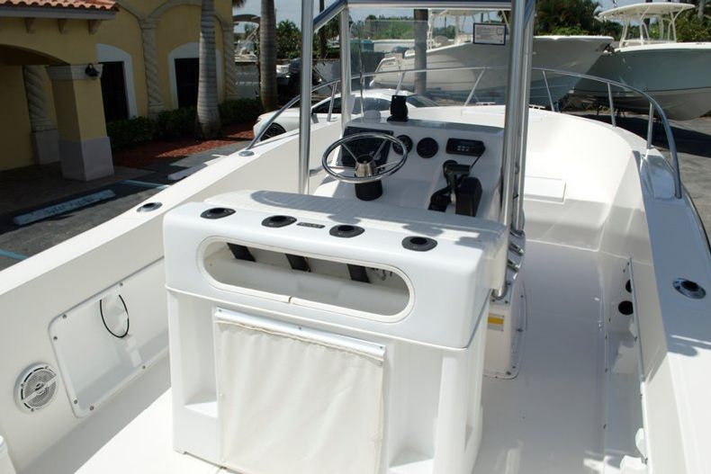 Thumbnail 13 for Used 2004 Key Largo 2000 CC Center Console boat for sale in Miami, FL
