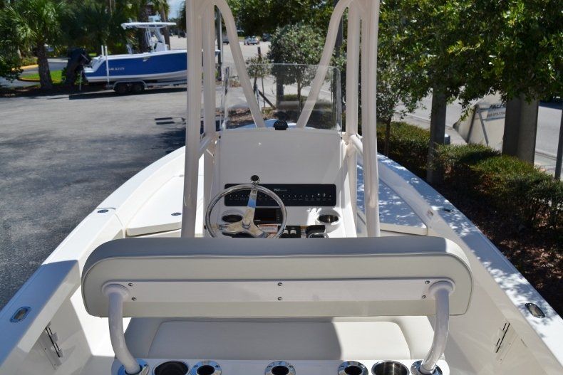 Thumbnail 11 for New 2019 Pathfinder 2400 TRS Bay Boat boat for sale in Vero Beach, FL