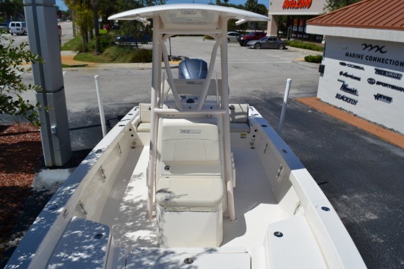 Thumbnail 15 for New 2019 Pathfinder 2400 TRS Bay Boat boat for sale in Vero Beach, FL