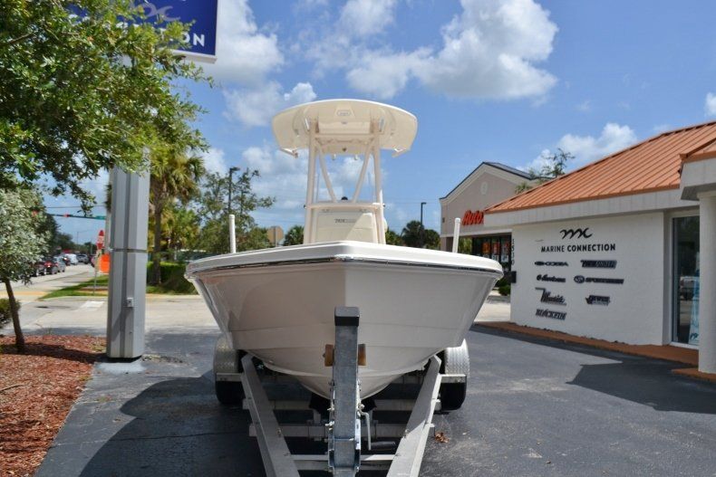 Thumbnail 2 for New 2019 Pathfinder 2400 TRS Bay Boat boat for sale in Vero Beach, FL