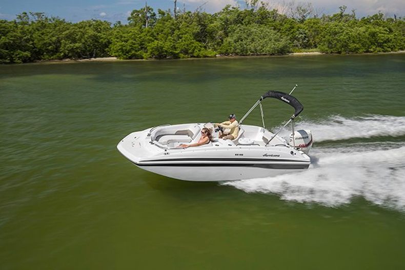 Thumbnail 3 for New 2017 Hurricane SunDeck SD 2690 OB boat for sale in Miami, FL