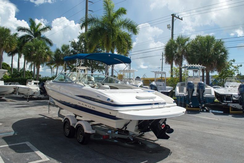 Thumbnail 4 for Used 2005 Maxum 2200SR3 boat for sale in West Palm Beach, FL