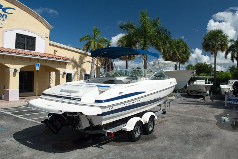 Thumbnail 5 for Used 2005 Maxum 2200SR3 boat for sale in West Palm Beach, FL