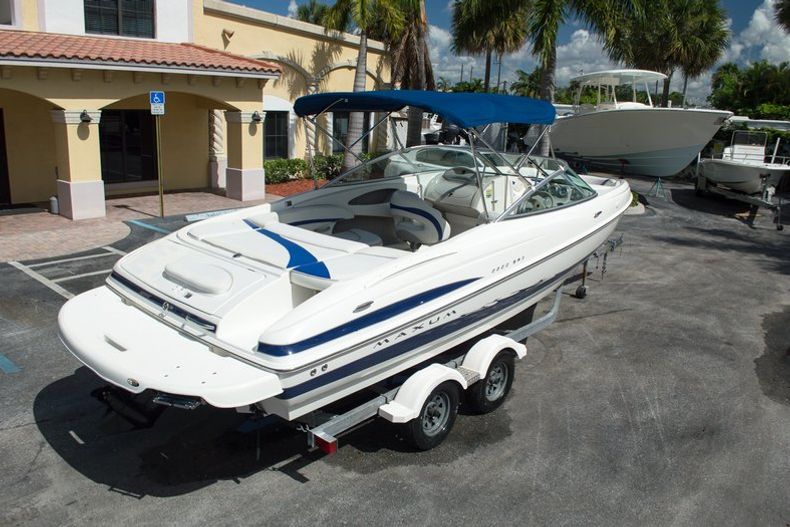 Thumbnail 8 for Used 2005 Maxum 2200SR3 boat for sale in West Palm Beach, FL