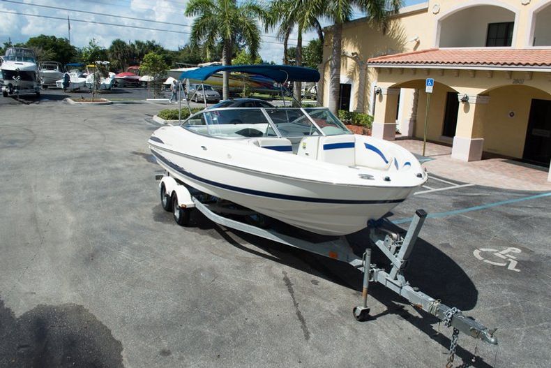 Thumbnail 9 for Used 2005 Maxum 2200SR3 boat for sale in West Palm Beach, FL