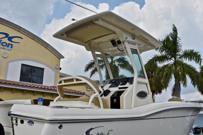 Thumbnail 7 for Used 2015 Scout 225 XSF Center Console boat for sale in West Palm Beach, FL