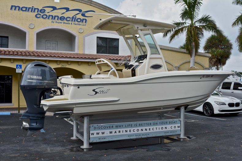 Thumbnail 8 for Used 2015 Scout 225 XSF Center Console boat for sale in West Palm Beach, FL