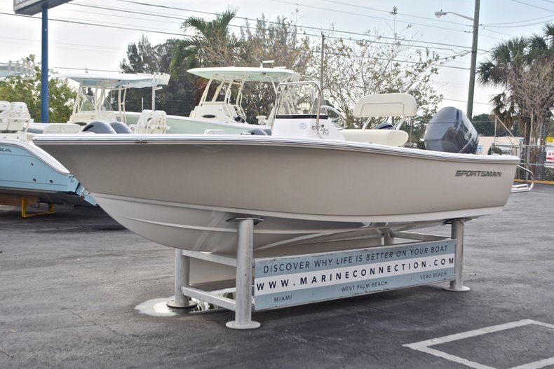 Thumbnail 5 for New 2017 Sportsman 17 Island Reef boat for sale in West Palm Beach, FL