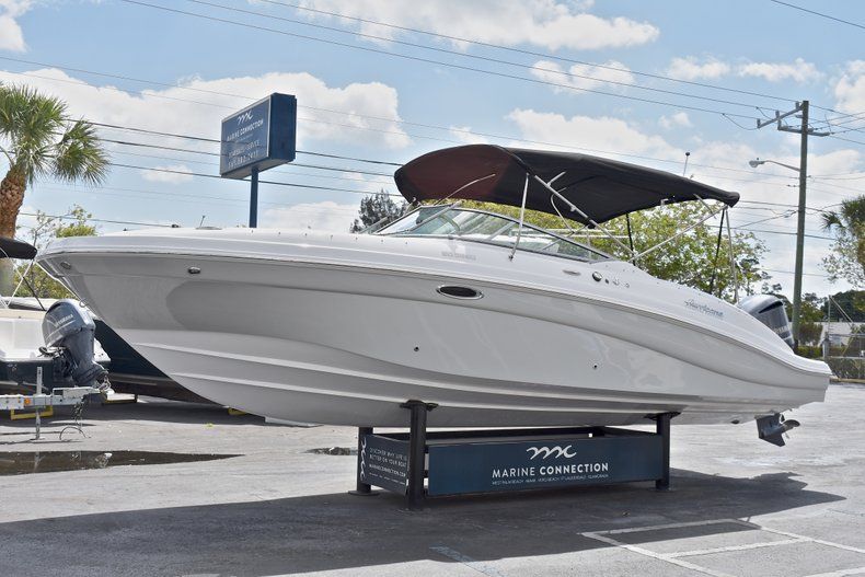 Thumbnail 3 for New 2018 Hurricane SunDeck SD 2690 OB boat for sale in West Palm Beach, FL