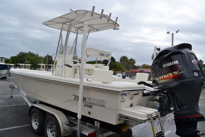 Thumbnail 4 for New 2016 Pathfinder 2400 TRS Bay Boat boat for sale in Vero Beach, FL